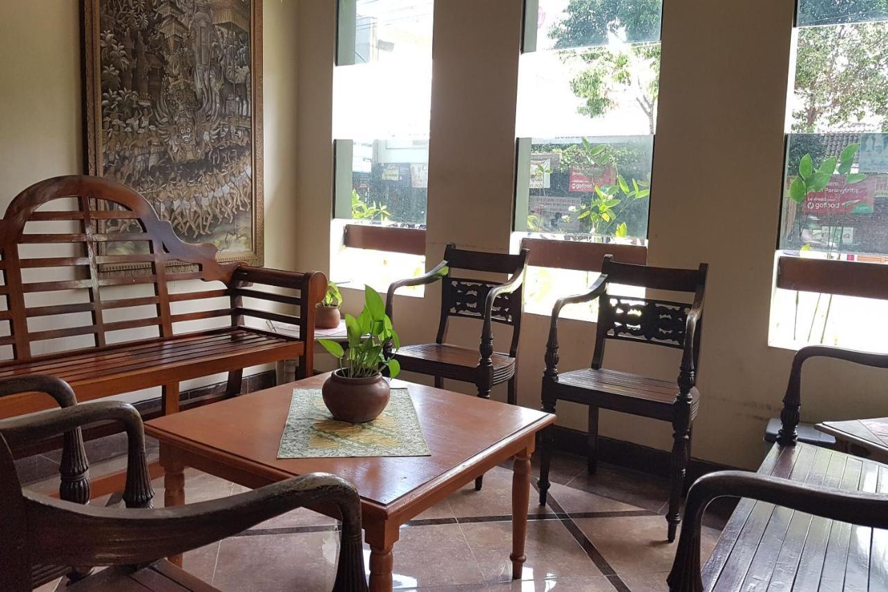 Oyo 3819 Hotel Winotosastro Γιογκιακάρτα Εξωτερικό φωτογραφία